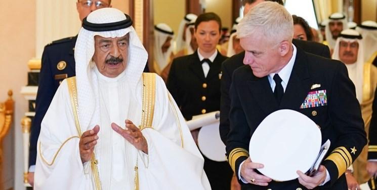 دیدار فرمانده ناوگان پنجم نیروی دریایی آمریکا با نخست وزیر بحرین