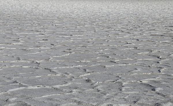 (تصاویر) خشک شدن دریاچه نمک حوض سلطان قم