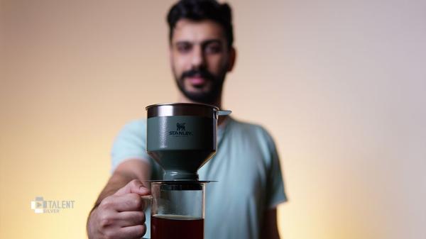 بررسی قهوه ساز استنلی مدل V60؛ از جنس استیل ضدزنگ آنالیز قهوه ساز استنلی مدل V60؛ از جنس استیل ضدزنگ