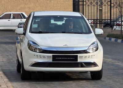 مدیر عامل کرمان موتور از سدان هیبرید ملی ایگل بازدید کرد