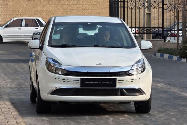 مدیر عامل کرمان موتور از سدان هیبرید ملی ایگل بازدید کرد